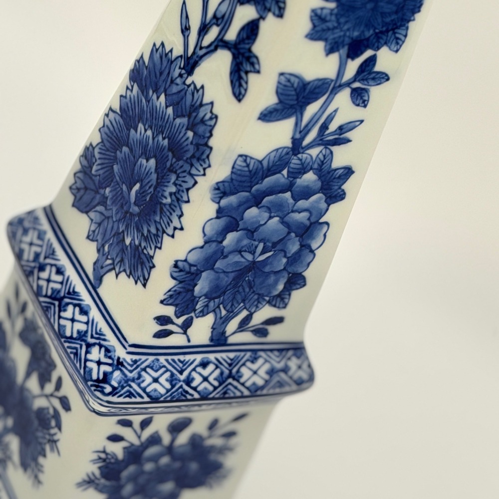 Vintage Blue and White Porcelain Floral Obelisk Chinoiserie Tower 13.5 Inch - Picture 12 of 16